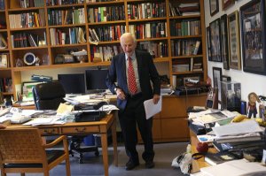 Robert M. Morgenthau is asking the United States Supreme Court to take on the case of a man who has been on death row in Alabama for 24 years. 